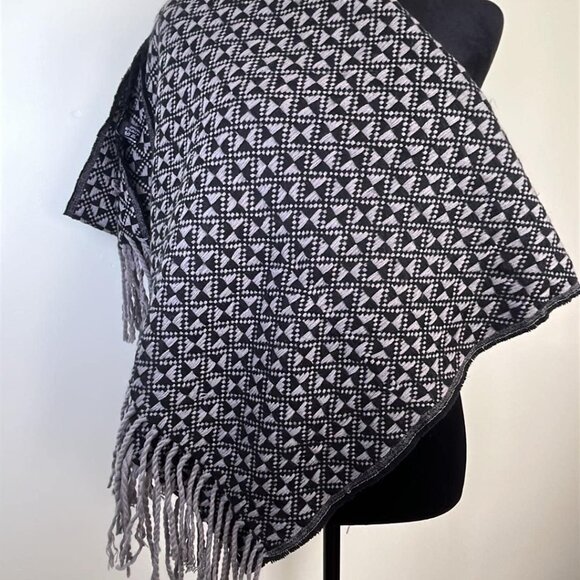Wool Blend 24"X34" Shawl Wrap Witchy Whimsy Goth Lagenlook Fall Winter Outdoors - Picture 4 of 12